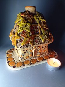 Хатинка під яскравим осіннім листям (15 см. квадратна) - зображення 2
