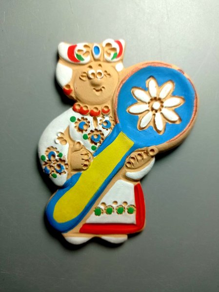 Українська господиня з ложкою 9 см. (магніт) - зображення 1