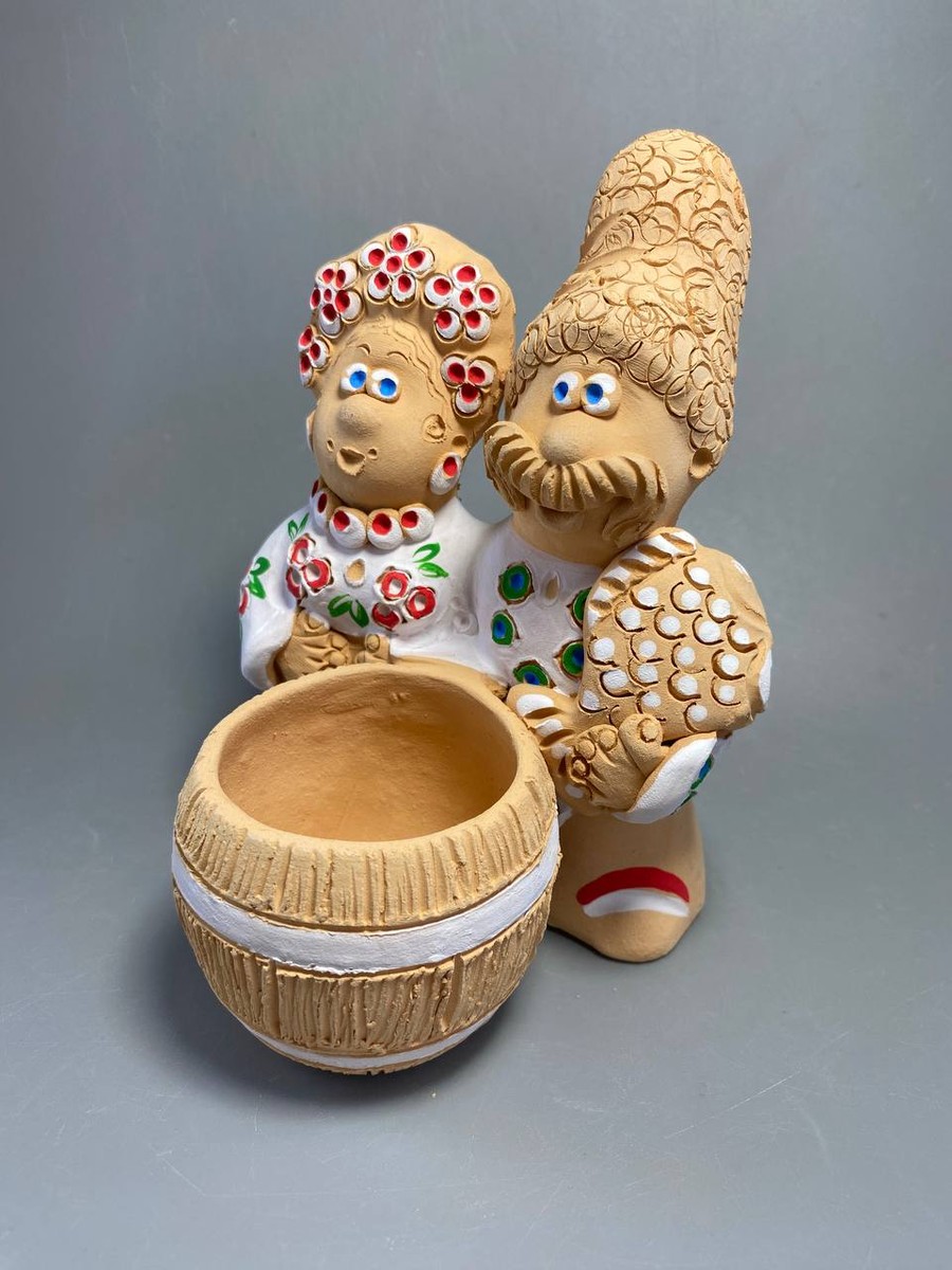 Пара молодих з бочкою та рибкою (15 см) - зображення 1