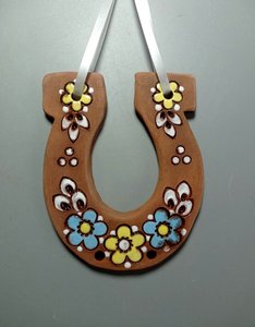 Велика підкова з українськими квітами темна (12 см. підвіска глазурована) - зображення 2
