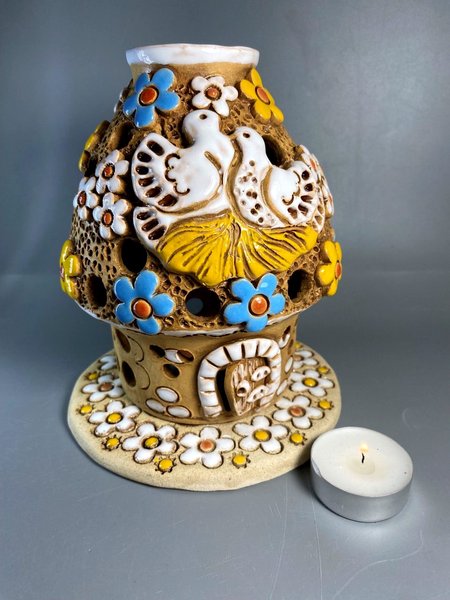 Українська хатинка з голубами та квітами (кругла 15 см.) - зображення 1
