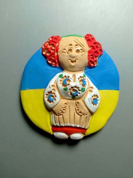 Дівчина біля прапора 7 см. (магніт) - зображення 1